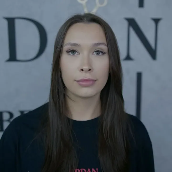 Kinga, Junior barber