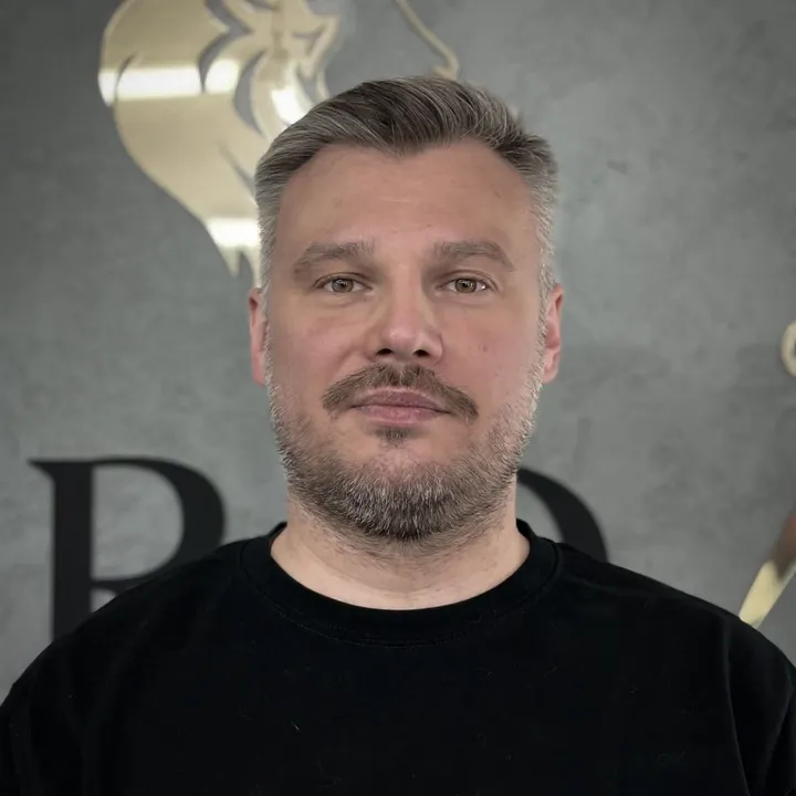 Łukasz, Junior barber